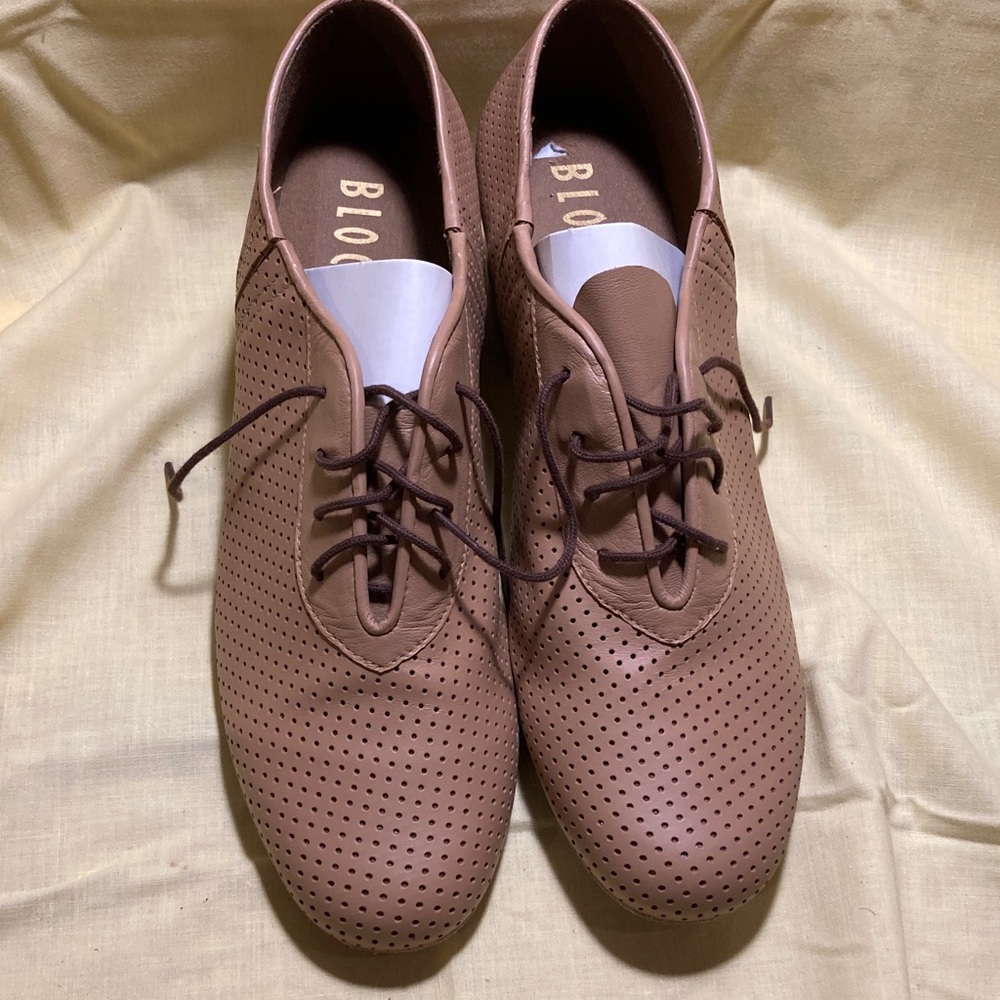 Bloch Tan Perforated Oxford lace up Ballroom or Latin practice shoes All leather